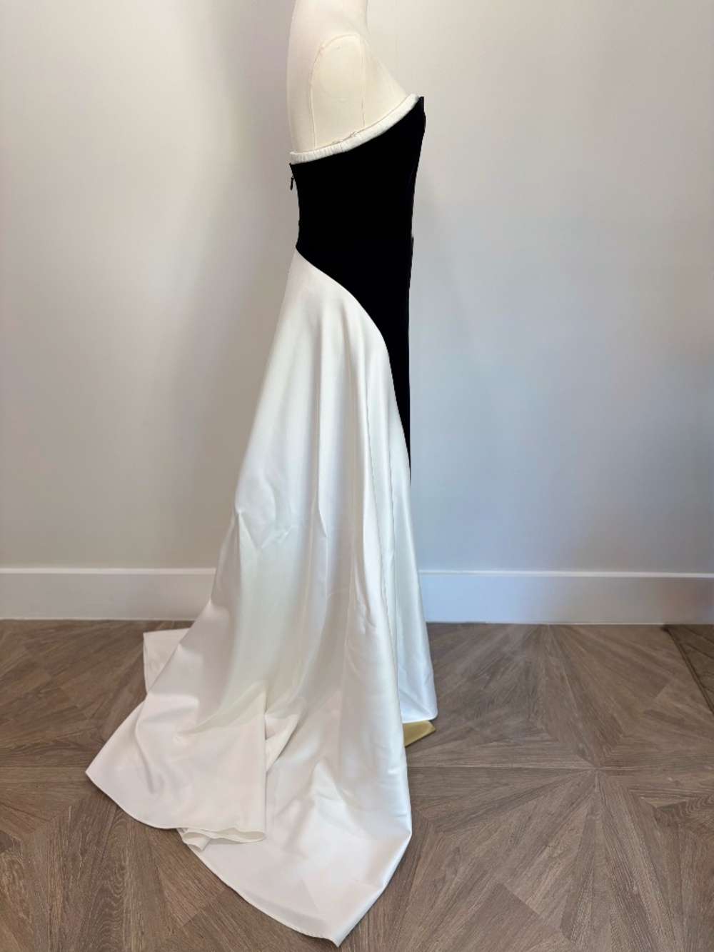 Black & white strapless contrast mermaid gown